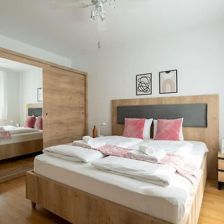 Ferienwohnung Elegant 1Br Flat With Balcony By Hm Wien Exterior foto