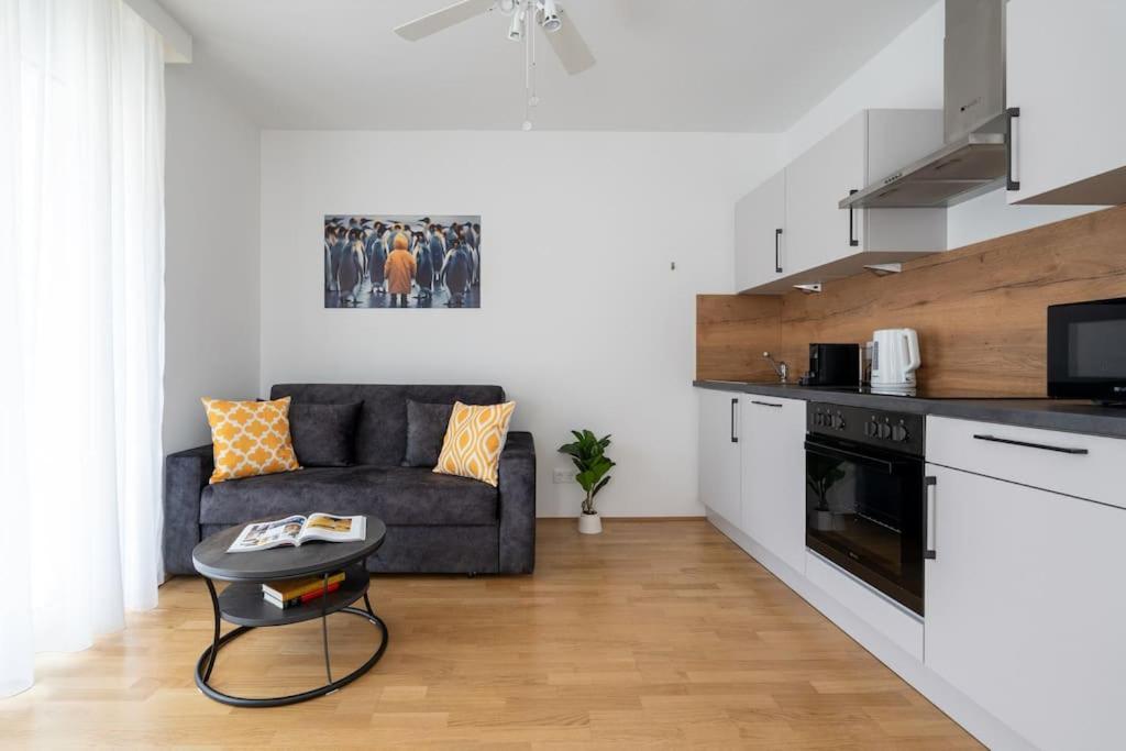 Ferienwohnung Elegant 1Br Flat With Balcony By Hm Wien Exterior foto