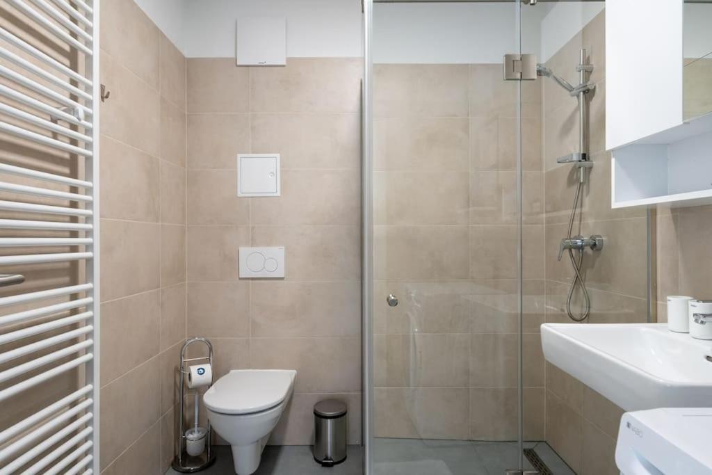 Ferienwohnung Elegant 1Br Flat With Balcony By Hm Wien Exterior foto
