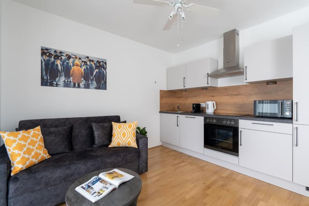 Ferienwohnung Elegant 1Br Flat With Balcony By Hm Wien Exterior foto