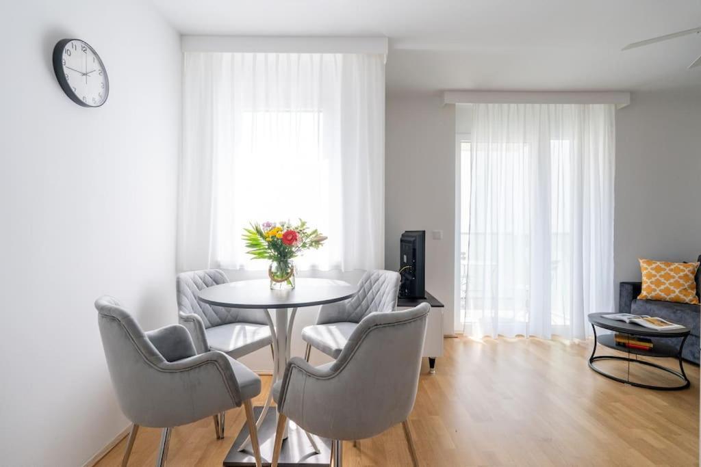 Ferienwohnung Elegant 1Br Flat With Balcony By Hm Wien Exterior foto